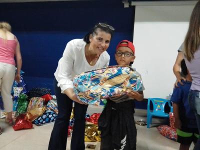 Centro da Juventude de Laranjeiras do Sul realizou a Campanha FaÃ§a uma CrianÃ§a Feliz neste Natal
