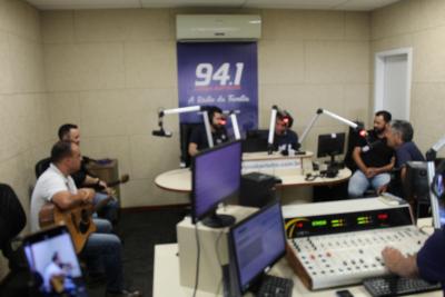 Campo Abeto FM estÃ¡ com programaÃ§Ã£o especial dos 33 anos