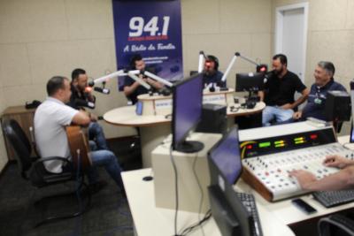 Campo Abeto FM estÃ¡ com programaÃ§Ã£o especial dos 33 anos
