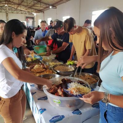Macarronada da Capela SÃ£o Pedro Cidade foi sucesso de comercializaÃ§Ã£o
