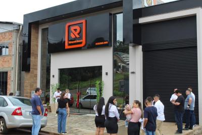 VIDRAÃ‡ARIA ROSARIO reinaugura nova sede em Laranjeiras do Sul 