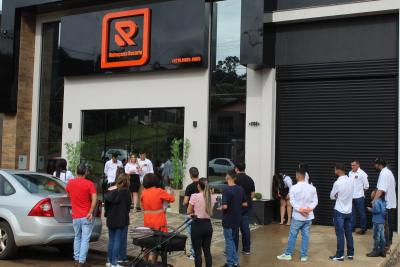 VIDRAÃ‡ARIA ROSARIO reinaugura nova sede em Laranjeiras do Sul 