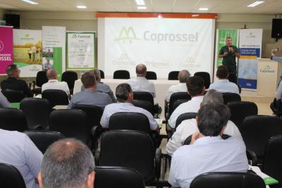 COPROSSEL E SICREDI GRANDES LAGOS PR/SP sediam reuniÃ£o de cooperativas do Sudoeste do PR