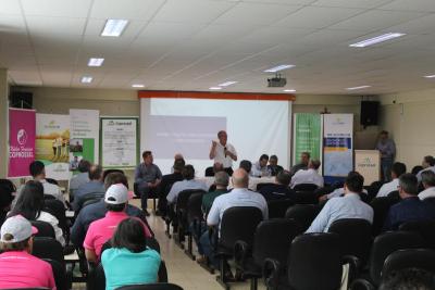 COPROSSEL E SICREDI GRANDES LAGOS PR/SP sediam reuniÃ£o de cooperativas do Sudoeste do PR