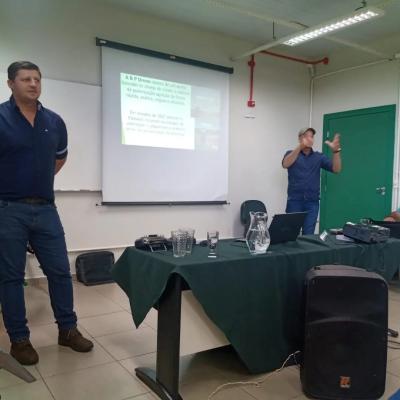 LS: UFFS promove aula prÃ¡tica de uso de drone na agricultura