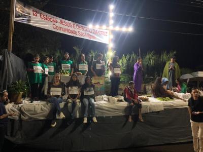 Milhares de FiÃ©is participaram da ProcissÃ£o Luminosa em Laranjeiras do Sul