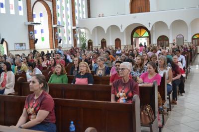 LS: Centenas de fiÃ©is participaram da Festa da Divina MisericÃ³rdia neste final de semana