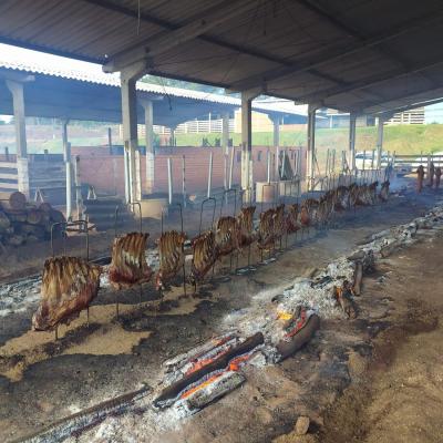 LS: Costelada do Rotary reÃºne centenas de pessoas para comemorar o Dia do Trabalhador