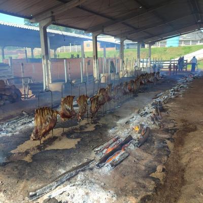 LS: Costelada do Rotary reÃºne centenas de pessoas para comemorar o Dia do Trabalhador