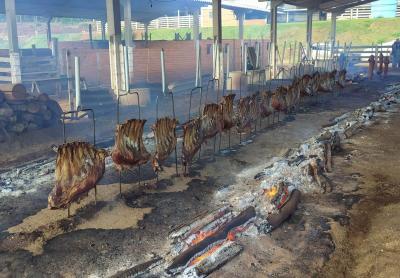 LS: Costelada do Rotary reÃºne centenas de pessoas para comemorar o Dia do Trabalhador
