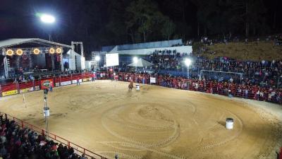 Arena lotada para prestigiar o encerramento da programaÃ§Ã£o da Expovir 2023 em Virmond