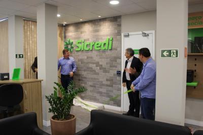 Após reforma e ampliação, agência do Sicredi em Nova Laranjeiras é reinaugurada