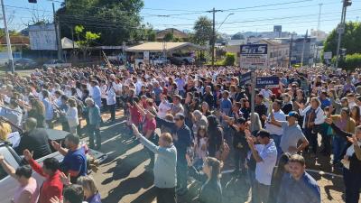 Centenas de FiÃ©is participaram da celebraÃ§Ã£o de Corpus Christi em Laranjeiras do Sul
