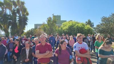 Centenas de FiÃ©is participaram da celebraÃ§Ã£o de Corpus Christi em Laranjeiras do Sul