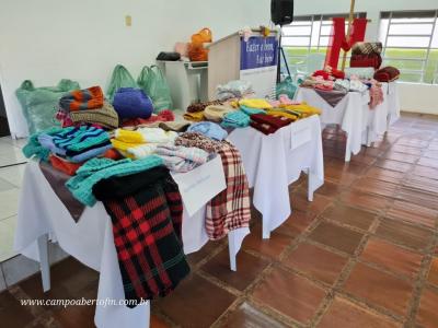 Igreja Metodista de Laranjeiras do Sul faz repasse de mais de 500 peÃ§as de roupas de inverno para entidades da cidade