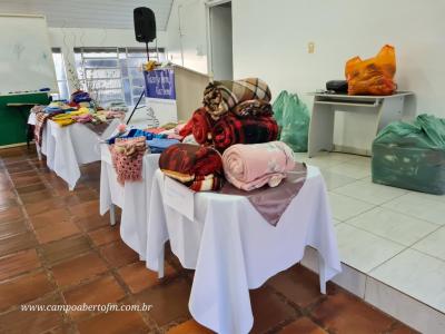 Igreja Metodista de Laranjeiras do Sul faz repasse de mais de 500 peÃ§as de roupas de inverno para entidades da cidade