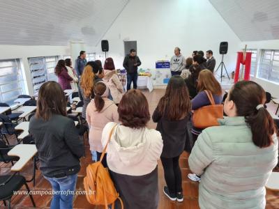 Igreja Metodista de Laranjeiras do Sul faz repasse de mais de 500 peÃ§as de roupas de inverno para entidades da cidade