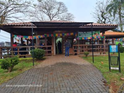 Feira do produtor de Laranjeiras do Sul promove festa junina no mercado municipal