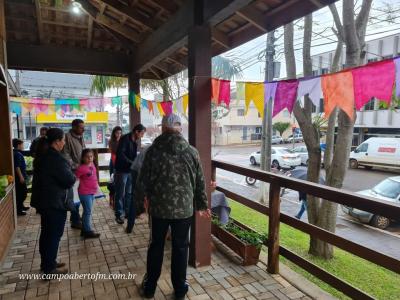 Feira do produtor de Laranjeiras do Sul promove festa junina no mercado municipal