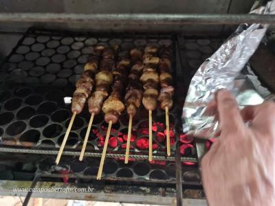 Feira do produtor de Laranjeiras do Sul promove festa junina no mercado municipal