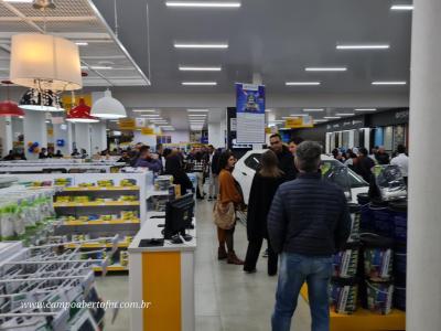 LS: Comercial IvaiporÃ£ inaugurou nesta sexta-feira