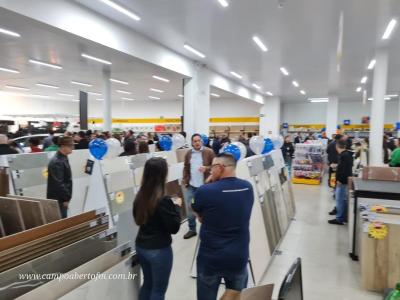 LS: Comercial IvaiporÃ£ inaugurou nesta sexta-feira