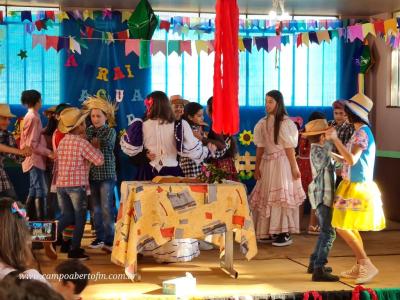 FESTA JUNINA DA ESCOLA ÁGUA VERDE FOI UM SUCESSO