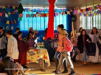 FESTA JUNINA DA ESCOLA ÃGUA VERDE FOI UM SUCESSO