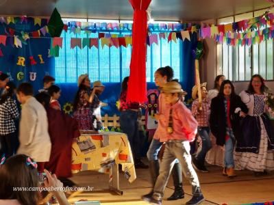 FESTA JUNINA DA ESCOLA ÁGUA VERDE FOI UM SUCESSO