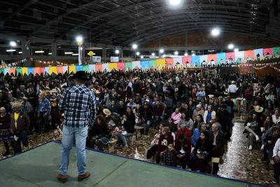 Festa Junina da Catequese da Paróquia Santa´Ana reuniu milhares de pessoas