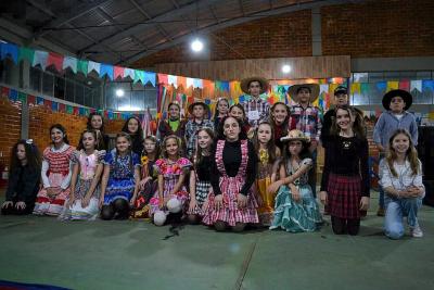 Festa Junina da Catequese da ParÃ³quia SantaÂ´Ana reuniu milhares de pessoas