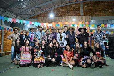 Festa Junina da Catequese da ParÃ³quia SantaÂ´Ana reuniu milhares de pessoas