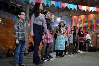 Festa Junina da Catequese da ParÃ³quia SantaÂ´Ana reuniu milhares de pessoas
