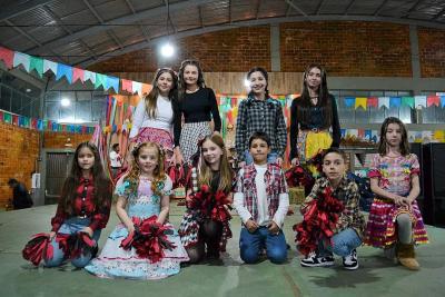 Festa Junina da Catequese da ParÃ³quia SantaÂ´Ana reuniu milhares de pessoas