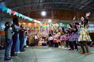 Festa Junina da Catequese da ParÃ³quia SantaÂ´Ana reuniu milhares de pessoas
