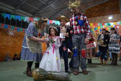 Festa Junina da Catequese da Paróquia Santa´Ana reuniu milhares de pessoas