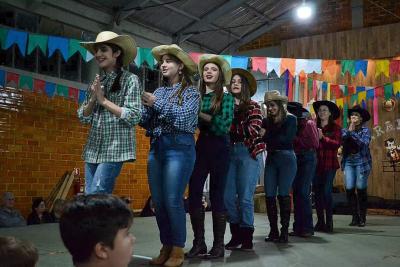 Festa Junina da Catequese da Paróquia Santa´Ana reuniu milhares de pessoas