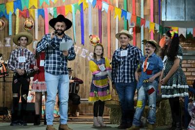 Festa Junina da Catequese da ParÃ³quia SantaÂ´Ana reuniu milhares de pessoas
