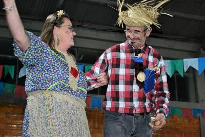 Festa Junina da Catequese da ParÃ³quia SantaÂ´Ana reuniu milhares de pessoas