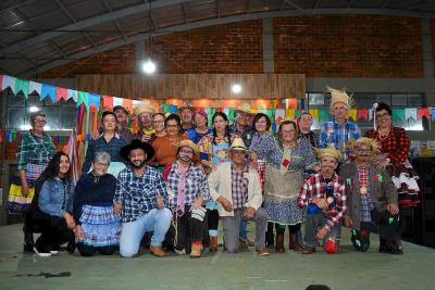 Festa Junina da Catequese da ParÃ³quia SantaÂ´Ana reuniu milhares de pessoas