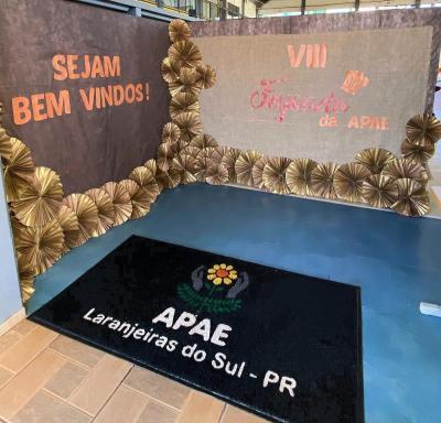 Mais de 500 almoÃ§os foram servidos na 8Âª Feijoada da APAE de Laranjeiras do Sul