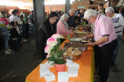 AlmoÃ§o da Escola Padre Gerson foi sucesso em Laranjeiras do Sul (09/07)