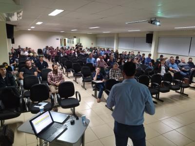 RAÃ‡Ã•ES COPROSSEL - NutriÃ§Ã£o animal Ã© foco de palestra com pecuaristas 
