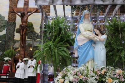 Centenas de FiÃ©is participaram da Abertura das Novenas em louvor a SantÂ´Ana