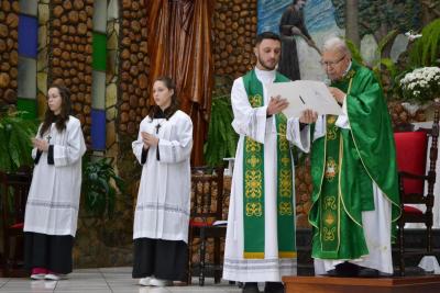 8Âº dia da Novena em louvor a Padroeira SantÂ´Ana reuniu centenas de fiÃ©is e teve benÃ§Ã£o especial para as crianÃ§as
