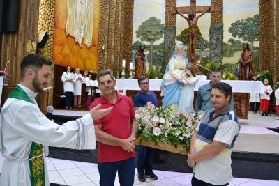 8Âº dia da Novena em louvor a Padroeira SantÂ´Ana reuniu centenas de fiÃ©is e teve benÃ§Ã£o especial para as crianÃ§as