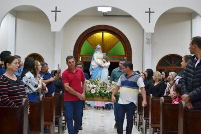 8Âº dia da Novena em louvor a Padroeira SantÂ´Ana reuniu centenas de fiÃ©is e teve benÃ§Ã£o especial para as crianÃ§as
