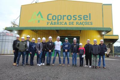 FÃ¡brica de RaÃ§Ãµes Coprossel recebe visita de acadÃªmicos e professores da Campo Real 