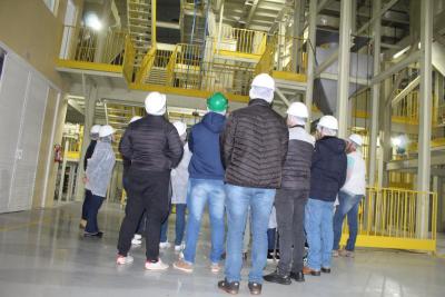 FÃ¡brica de RaÃ§Ãµes Coprossel recebe visita de acadÃªmicos e professores da Campo Real 