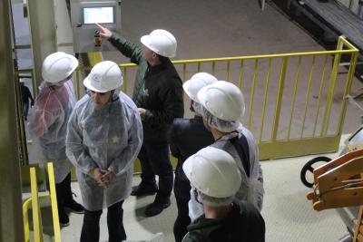 FÃ¡brica de RaÃ§Ãµes Coprossel recebe visita de acadÃªmicos e professores da Campo Real 